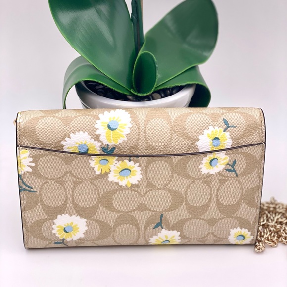 Coach Crossbody Clutch Wallet Wristlet in Daisy - Picture 13 of 16